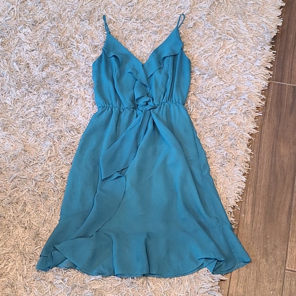 VERY flattering flowy summer dress! - Picture 1 of 4